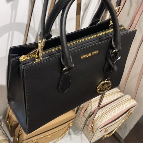 Michael Kors Sheila Medium Center Zip Satchel Crossbody Bag
NWT - Picture 3 of 16